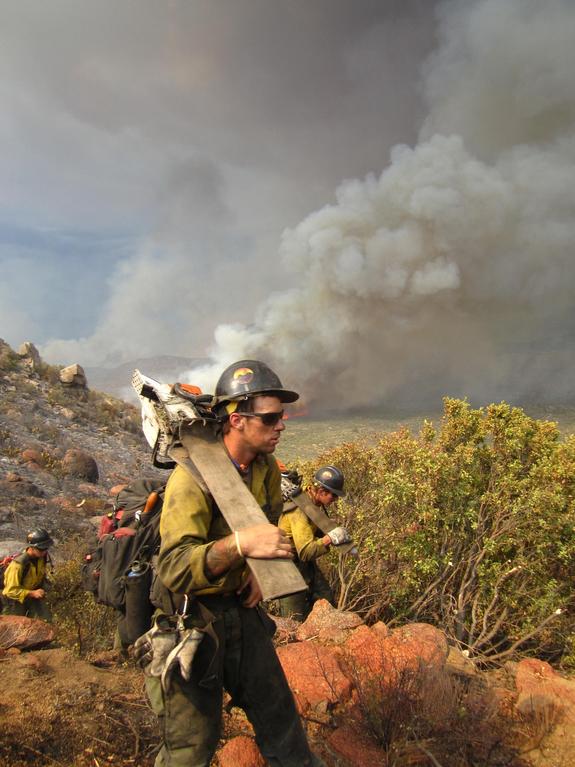 Granite mountain hotshots. Пожарных Granite Mountain Hotshots. Ярнелл Хилл. Granite Mountain Hotshots пожар.