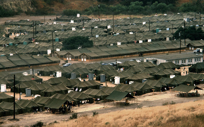 Vietnamese refugees began new lives in Camp Pendleton's 1975 'tent city' -  Los Angeles Times